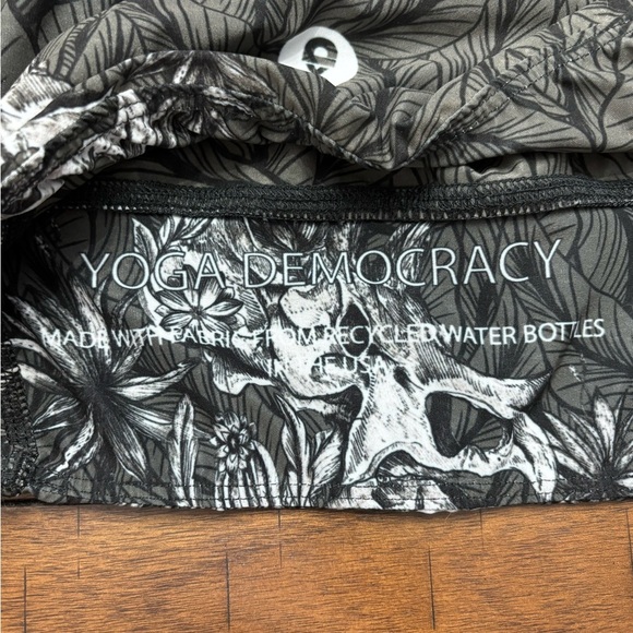 Yoga Democracy black and white leaf yoga bra - Picture 5 of 6